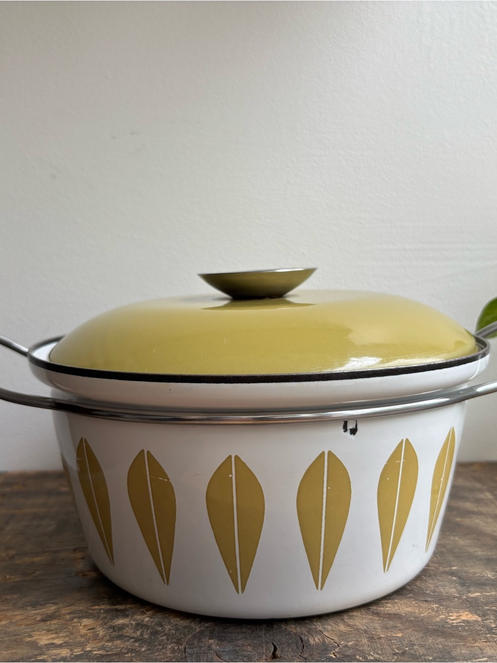 Catherine Holm Lotus Enamel pot Dutch oven Casserole with Lid